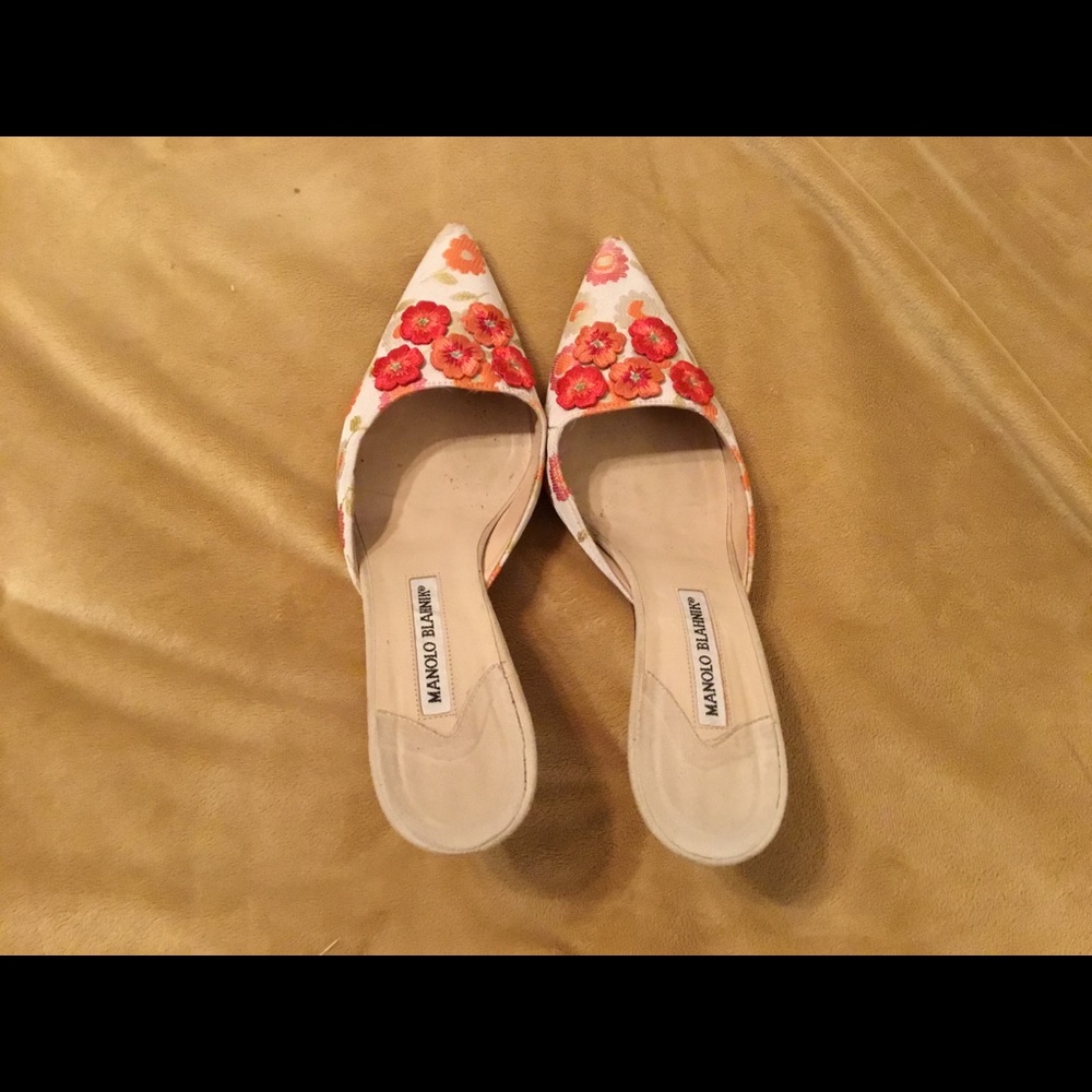 MANOLO BLAHNIK 39.5 ITALY Floral Mule Kitten Mules